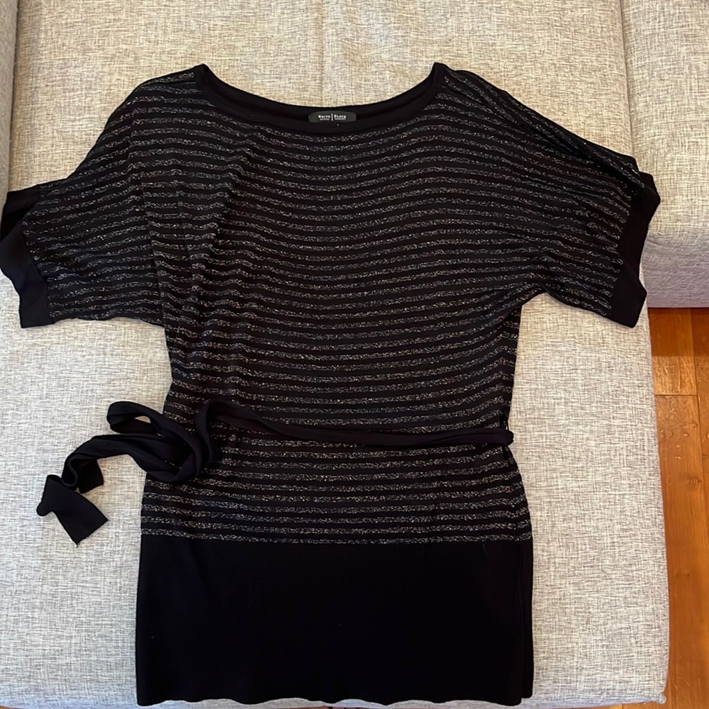 White House Black Market short sleeve blouse. Size Medium, EUC